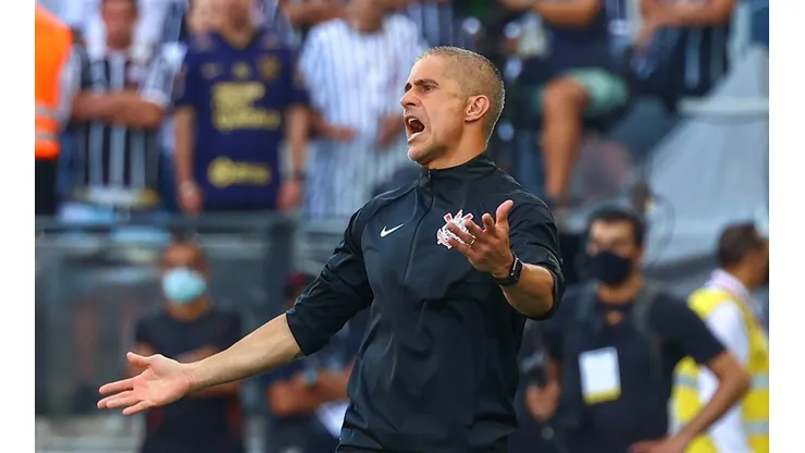 Foto: Marcello Zambrana/AGIF - Sylvinho, treinador do Corinthians