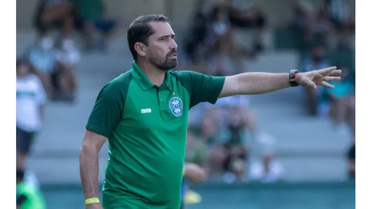 Foto: (Robson Mafra/AGIF) - Gustavo Morínigo concedeu entrevista coletiva no Coritiba neste sábado (22)