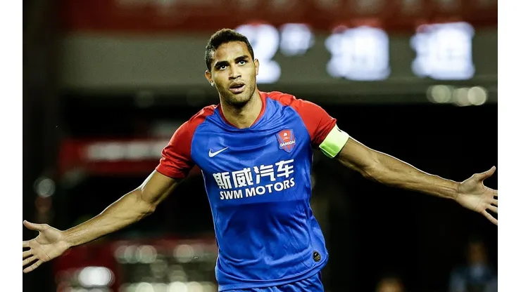 Wang HE/Getty Images - Alan Kardec festejando gol na China