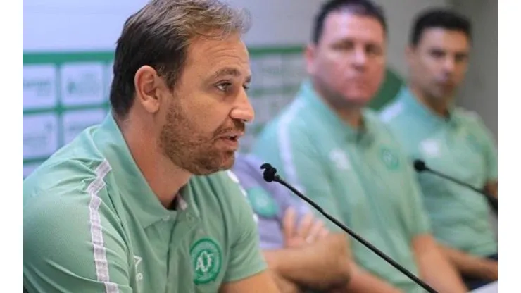 Foto: (Twitter Oficial Chapecoense/Márcio Cunha/ACF) - Felipe Conceição concedeu entrevista coletiva na Chapecoense nesta sexta (21)