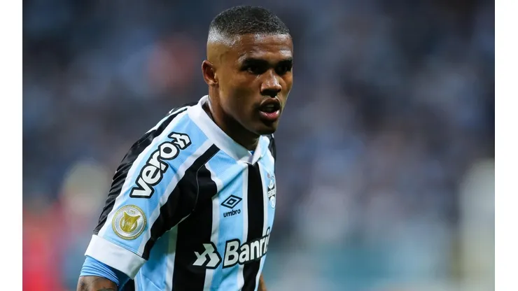 Foto: Pedro H. Tesch/AGIF - Douglas Costa quando atuava pelo Grêmio