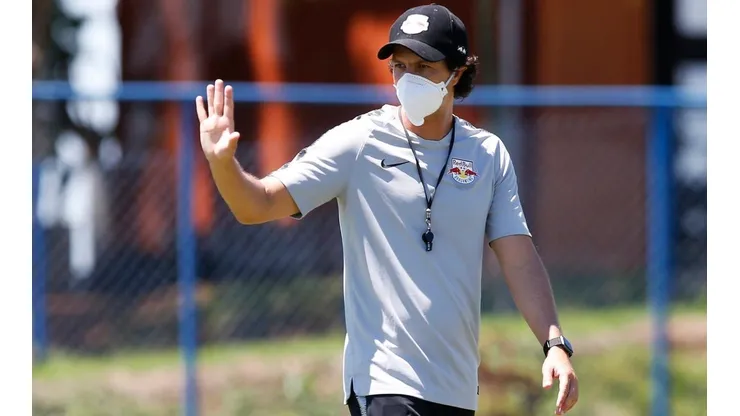 Foto: (Flickr Oficial Bragantino/Ari Ferreira/Red Bull Bragantino) - Mauricio Barbieri, técnico do Bragantino, ganhou mais um reforço