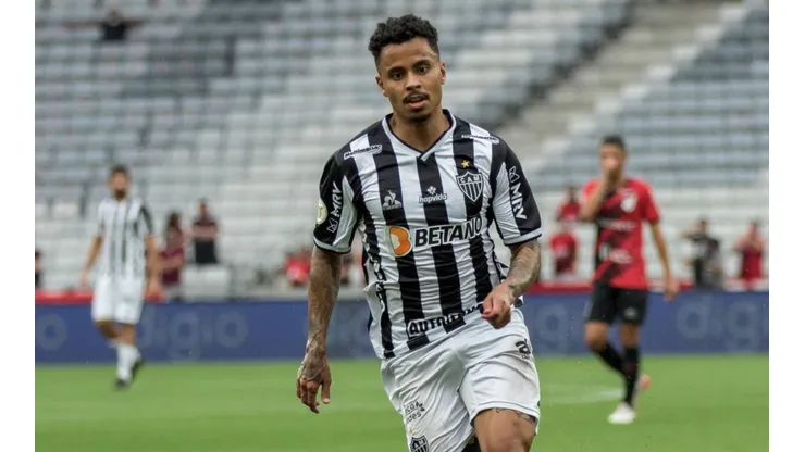 Foto: Robson Mafra/AGIF - Allan em ação pelo Atlético-MG