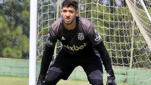 Foto: (Flickr Oficial Ponte Preta/Diego Almeida/PontePress) - Caique França já vinha treinando com o elenco da Ponte Preta, mas foi oficialmente anunciado nesta sexta (21)