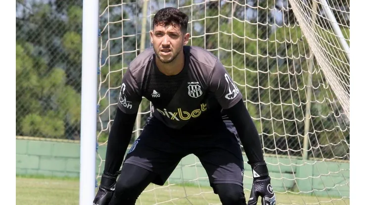 Foto: (Flickr Oficial Ponte Preta/Diego Almeida/PontePress) - Caique França já vinha treinando com o elenco da Ponte Preta, mas foi oficialmente anunciado nesta sexta (21)