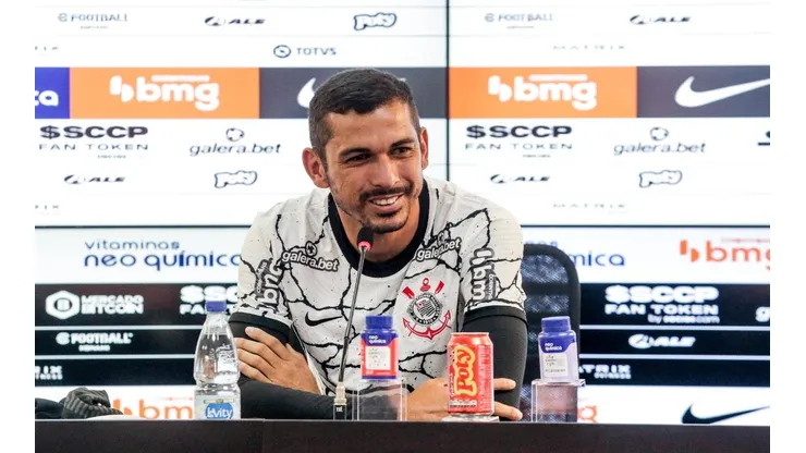 Foto: (Twitter Oficial Corinthians/Rodrigo Coca/Ag. Corinthians) - Bruno Melo foi apresentado oficialmente pelo Corinthians nesta quinta (20)
