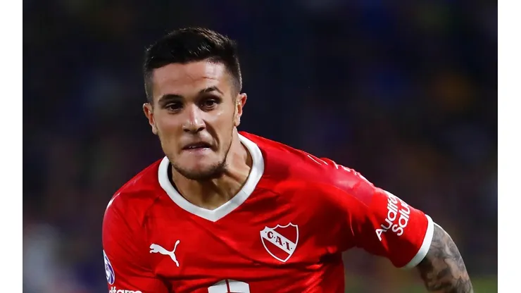 Foto: (Marcos Brindicci/Getty Images) - Fabricio Bustos, do Independiente-ARG, interessa ao Santos