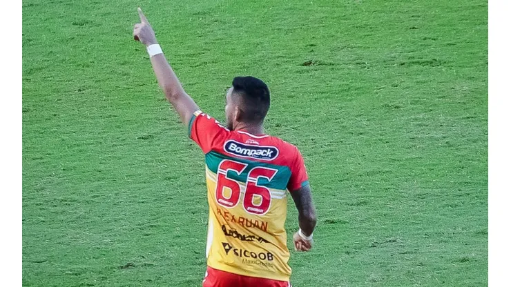 Foto: R.Pierre/AGIF - Alex Ruan em ação pelo Brusque