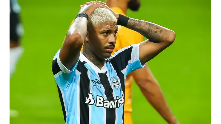 Foto: Pedro H. Tesch/AGIF - Jean Pyerre não é o único a sair do Grêmio; meia Patrick vai por empréstimo a clube de Portugal