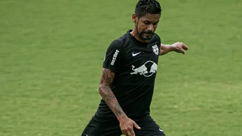 Foto: Rebeca Reis/AGIF | Aderlan é um dos que estão na Massa Bruta desde que o clube passou a ser gerido pela Red Bull