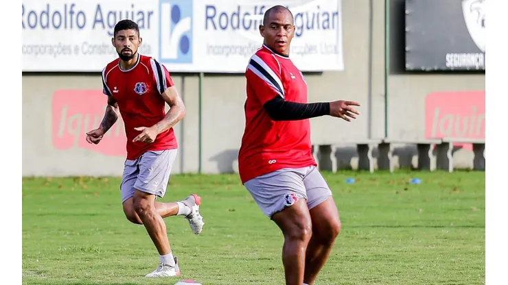 Foto: Rafael Vieira/AGIF - Santa Cruz trouxe vários reforços, entre eles o atacante Walter