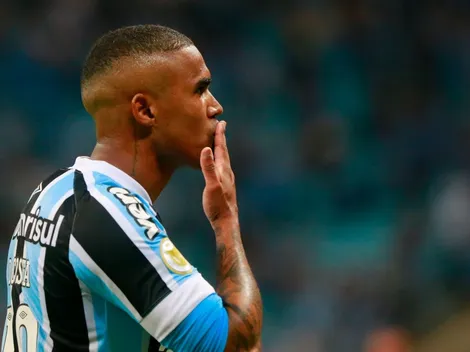 ROLA NO GALO? Douglas Costa faz reunião urgente no Grêmio e Atlético é atualizado