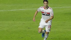 Shaylon com a camisa do São Paulo (Foto: Marcello Zambrana/AGIF)