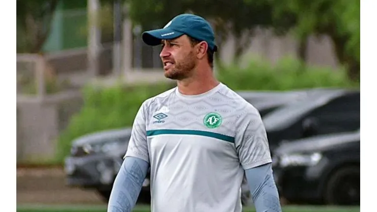 Foto: (Twitter Oficial Chapecoense/Júlia Galvão/ACF/Divulgação) - Felipe Conceição, técnico da Chapecoense, não contará com um de seus reforços neste início de temporada