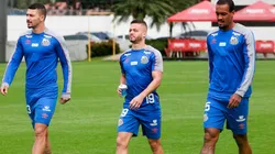 Foto: Fernanda Luz/AGIF - Lucas Venuto (centro) é o novo jogador do Guarani