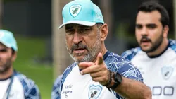 Foto: (Flickr Oficial Londrina/Ricardo Chicarelli/Londrina EC) - Vinícius Eutrópio está em busca da formação ideal do Londrina