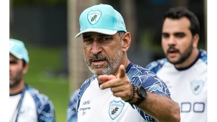 Foto: (Flickr Oficial Londrina/Ricardo Chicarelli/Londrina EC) - Vinícius Eutrópio está em busca da formação ideal do Londrina