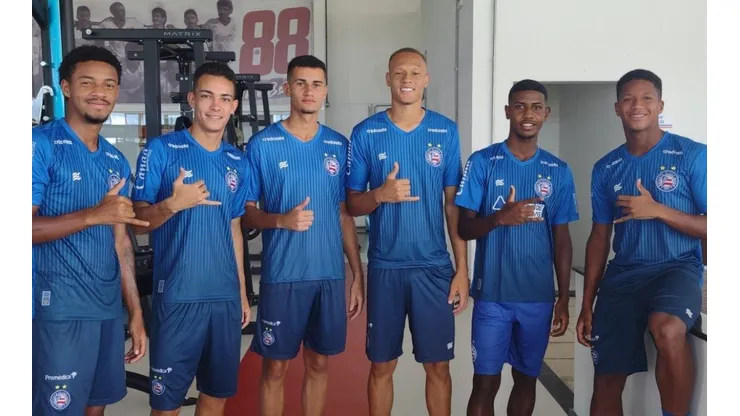 Foto: Divulgação EC Bahia/Twitter Oficial | Jovens do Esquadrão de Aço são promovidos ao profissional