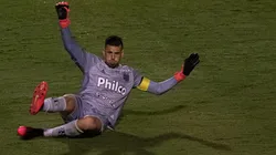 O goleiro Ivan, da Ponte Preta (Foto: Rebeca Reis/AGIF)