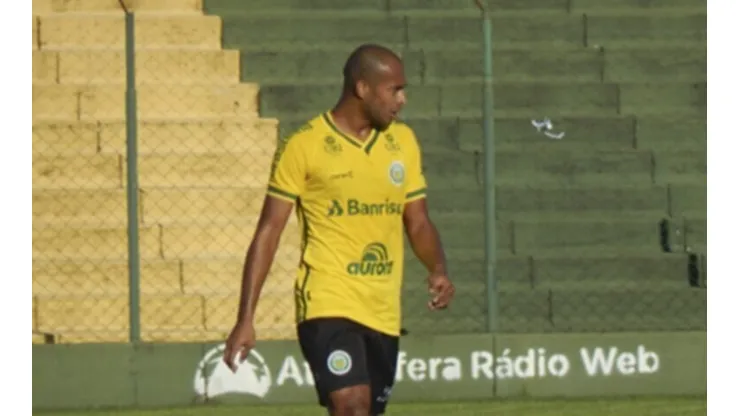 Diego Quirino com a camisa do Ypiranga (Foto: site oficial do Ypiranga)