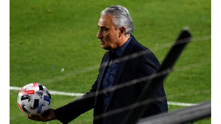 O técnico Tite (Foto: FotoBaires/AGIF)