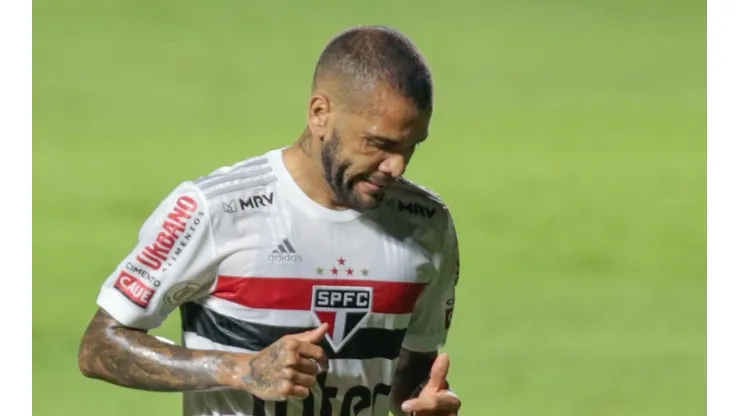 - Daniel Alves saiu recentemente do São Paulo