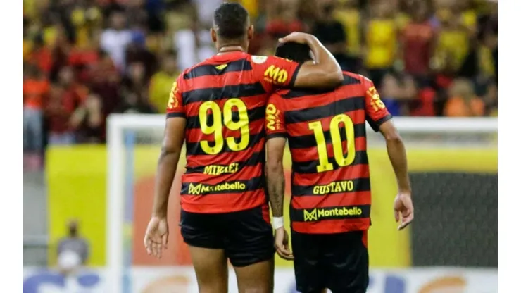 Foto: Anderson Stevens/Sport/Divulgação - Mikael e Gustavo: dupla do Leão está valorizada no mercado da bola