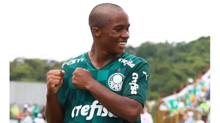 Foto: Marcello Zambrana/AGIF | Endrick tem 172 jogos e 167 gols pela base palmeirense