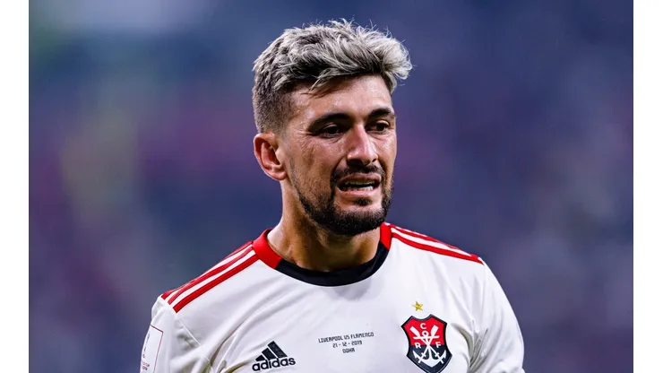 Foto: Marcio Machado/Eurasia Sport Images/Getty Images - Renovação de Arrascaeta fez Flamengo abortar sondagem a Barco, abrindo caminho ao Inter