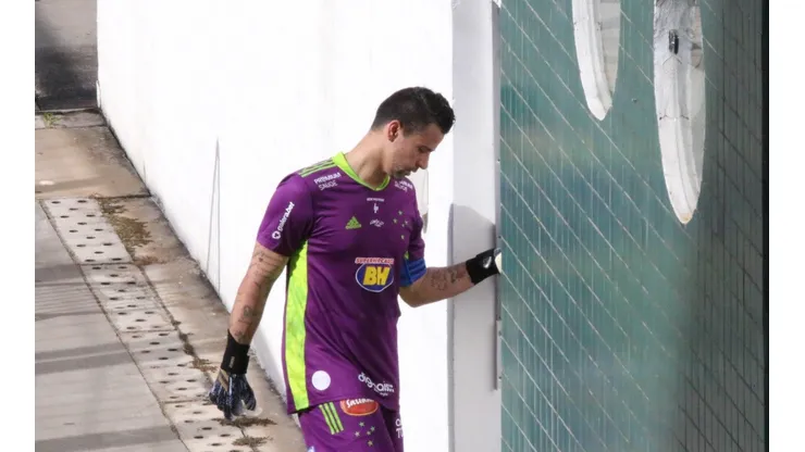 Foto: Fernando Moreno/AGIF | Fábio tem futuro perto de ser definido