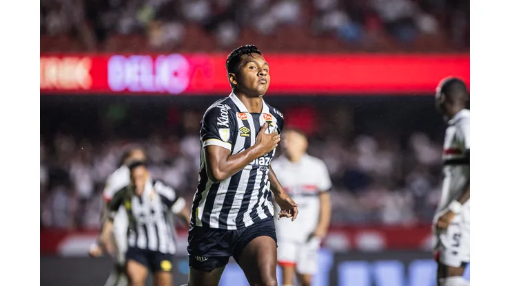 Alfredo Morelos deixa o Santos