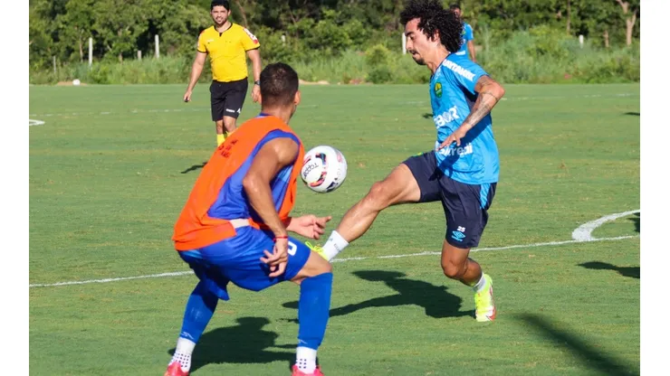 Valdivia atuou no jogo treino do Cuiabá (Foto: AssCom Dourado)