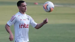 Antony durante treino do São Paulo no CT Barra Funda (Foto: Marcello Zambrana/AGIF)