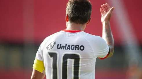 Jhony Pinho/AGIF - Jadson é o modelo no lançamento do novo uniforme do Vitória