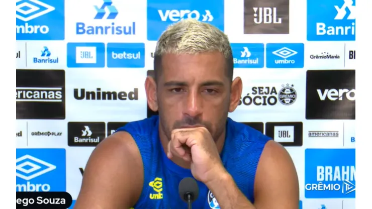 Foto: Reprodução/YouTube - Diego Souza: renovou seu contrato com o Grêmio após saída ser anunciada
