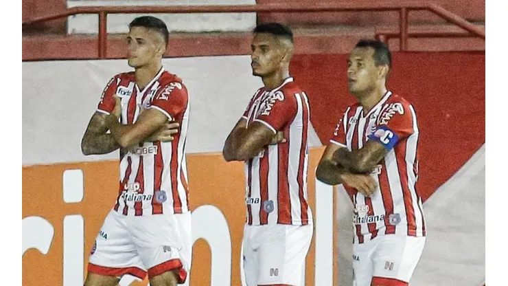 Foto: Paulo Paiva/AGIF | Camutanga deseja estabelecer uma dupla fixa no setor defensivo
