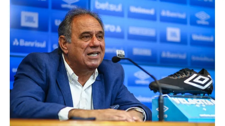 Foto: Lucas Uebel/Grêmio/Divulgação - Dênis Abrahão: VP indicou suposto motivo para saída de atleta do Tricolor