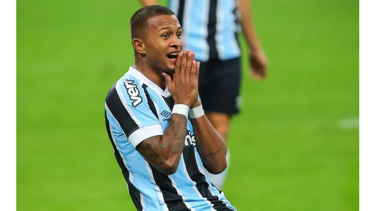 Foto: Pedro H. Tesch/AGIF - Léo Pereira não faz parte dos planos do Grêmio e deixou o Tricolor
