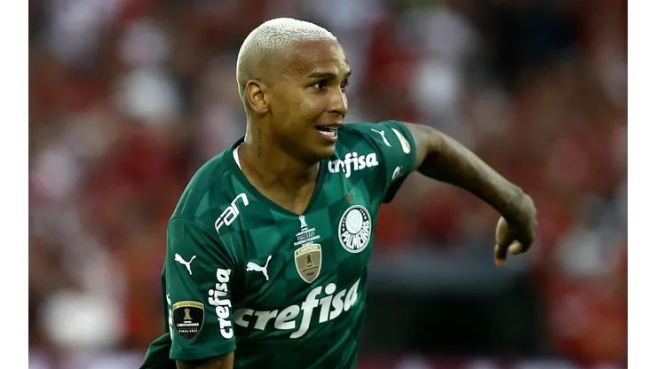 Foto: (Ernesto Ryan/Getty Images) - Deyverson tirou onda com o Flamengo lembrando da conquista do tricampeonato da Copa Libertadores do Palmeiras
