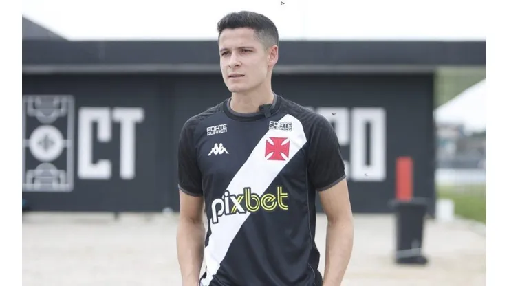 Foto: Rafael Ribeiro/ CRVG | Matheus Barbosa afirmou que pode atuar tanto como primeiro ou como segundo volante