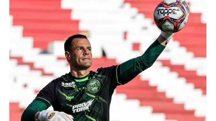 Foto: (Rafael Vieira/AGIF) - Aos 37 anos, Wilson não tem futuro garantido no Coritiba, que busca um novo goleiro