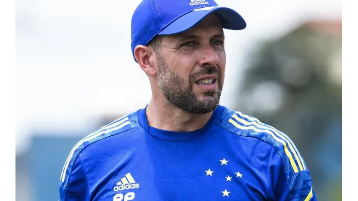 Foto: (Flickr Oficial Cruzeiro/Gustavo Aleixo/Cruzeiro) - Paulo Pezzolano, técnico do Cruzeiro, tem aguardado a chegada de mais reforços para a temporada 2022