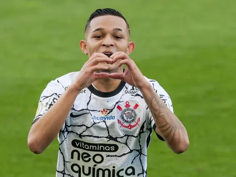 Filho do Terrão, meio-campista Adson tem contrato renovado com o Corinthians e vínculo até o fim de 2024