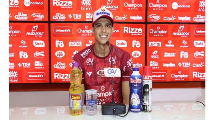 Núbia Alves / Vila Nova F.C - Rubens, atacante do Vila Nova