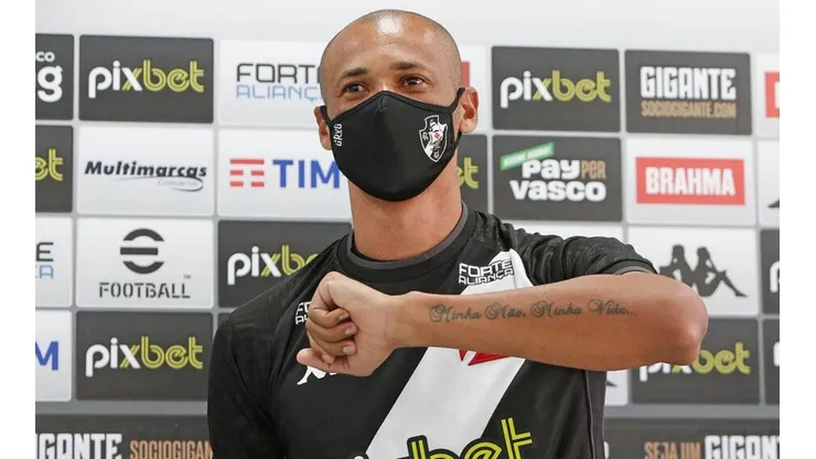 Anderson Conceição tem tatuagem em homenagem à mãe (Foto: Rafael Ribeiro/Vasco.com.br)