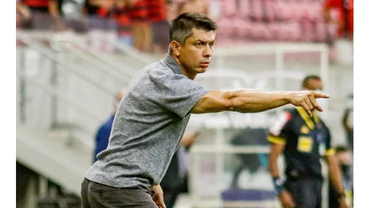 Foto: (Rafael Vieira/AGIF) - Gustavo Florentín, técnico do Sport, foi fundamental na chegada do quinto reforço rubro-negro