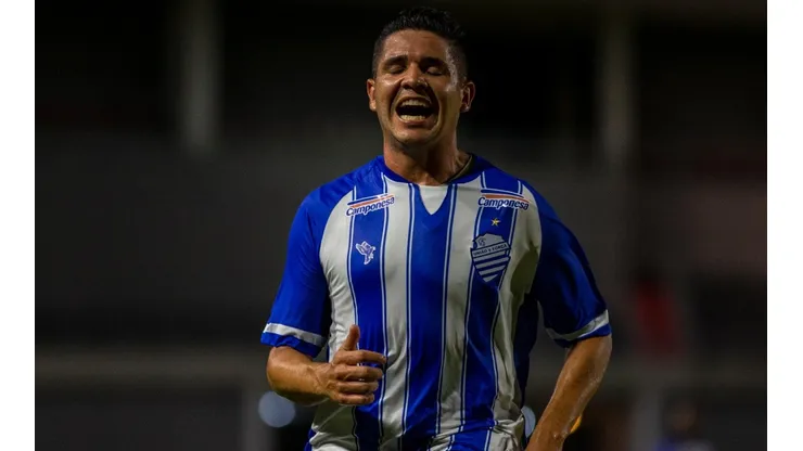 Foto: Alisson Frazao/AGIF - Diego Renan em ação pelo CSA