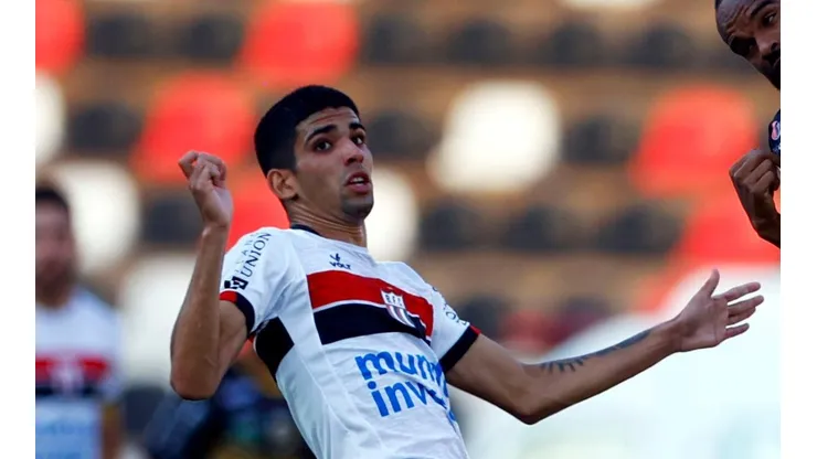 Foto: Thiago Calil/AGIF - Caetano, jogador do Botafogo-SP