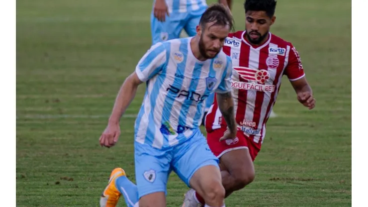 Foto: Marcos Zanutto/AGIF - Tárik, quando atuava pelo Londrina