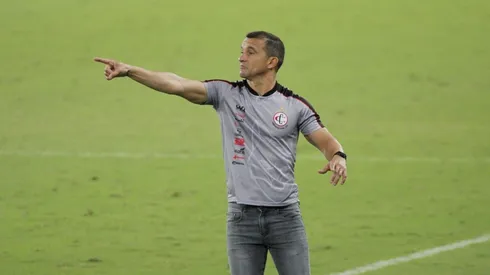 Foto: Guilherme Drovas/AGIF - Ranielle Ribeiro, treinador do Campinense